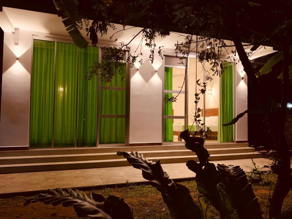 Elegant Lake House Tissamaharama Exterior photo