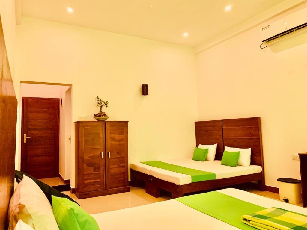 Elegant Lake House Tissamaharama Exterior photo